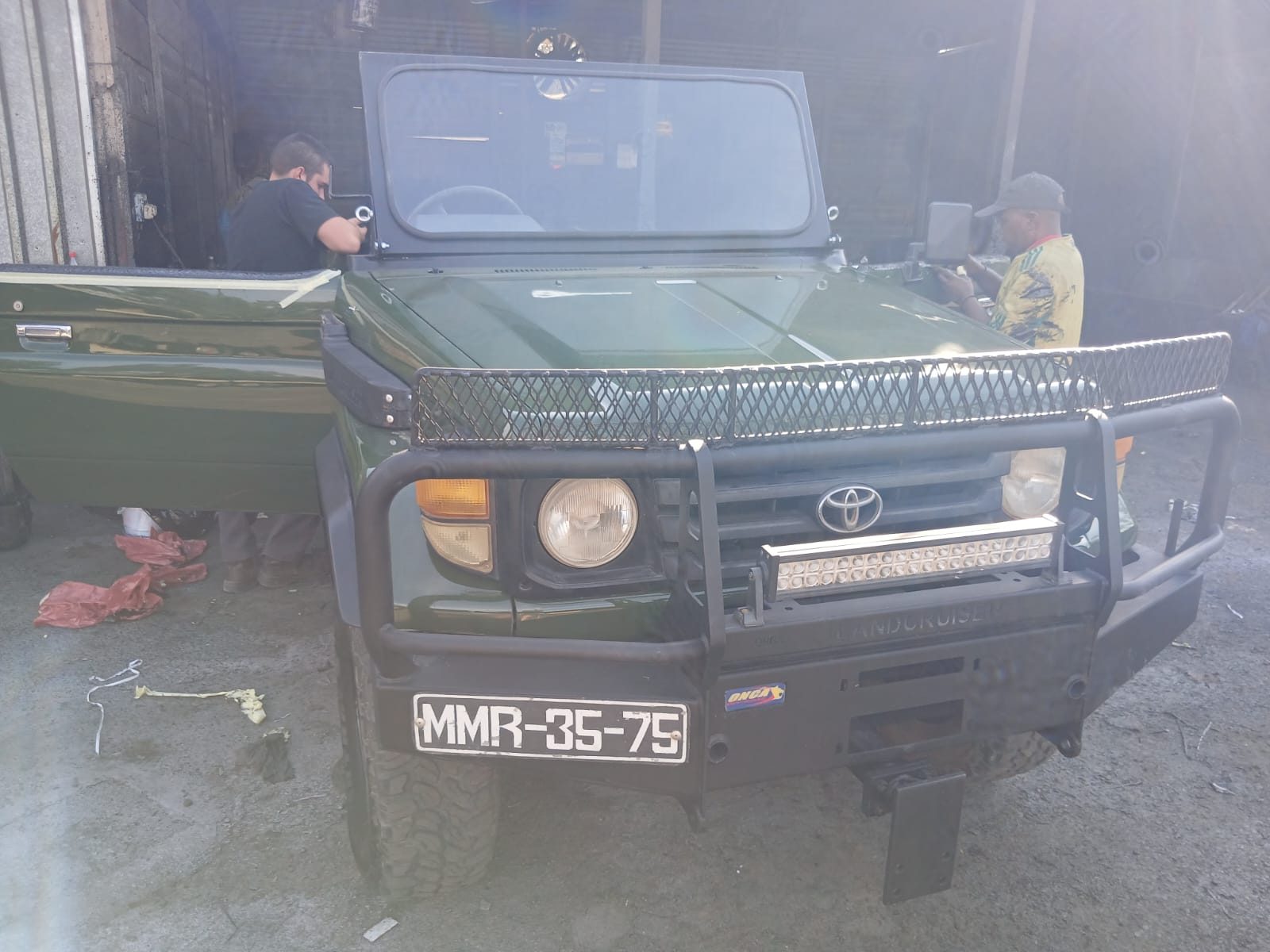 Bakkie load bin and cab floor