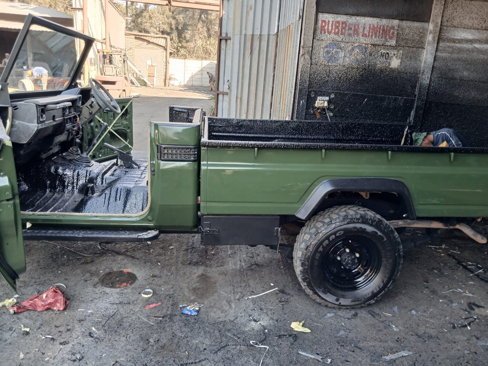 Bakkie load bin and cab floor