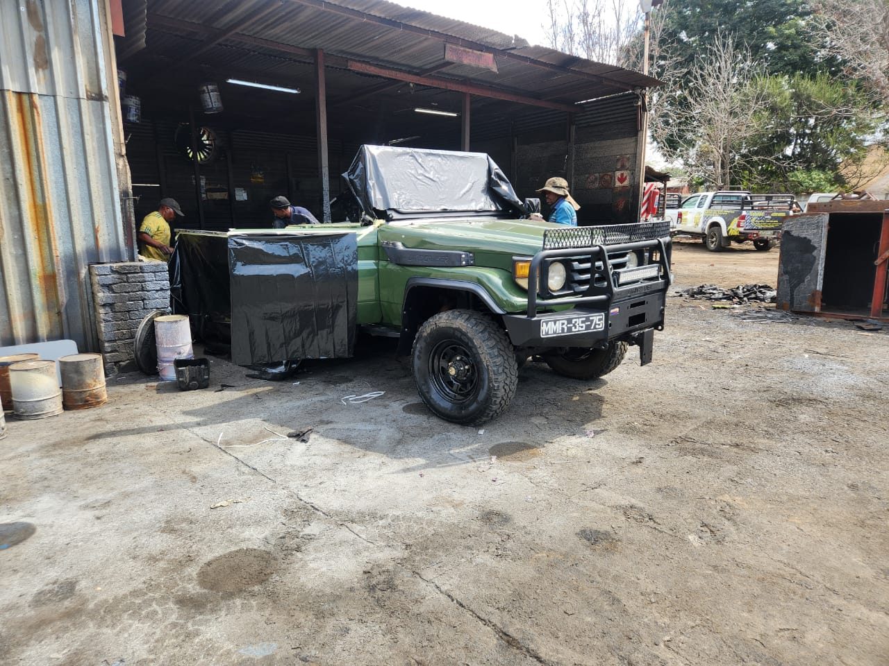 Bakkie load bin and cab floor